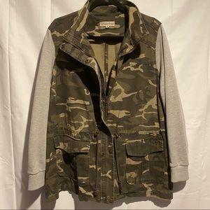 URBANOLOGY Women’s Size 2X CAMO Top Shirt Jacket